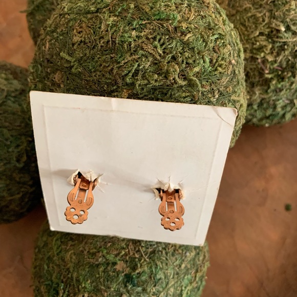 Chameleon Clip Earrings - Picture 3 of 4